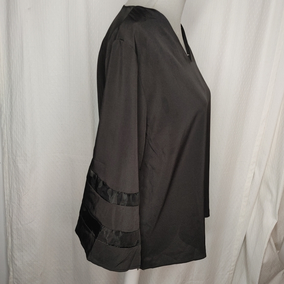 Mesh panel bell sleeve blouse size L/XL - Picture 3 of 10